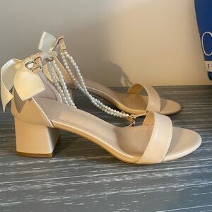 Block heel ivory shoe with Pearl strap and bow